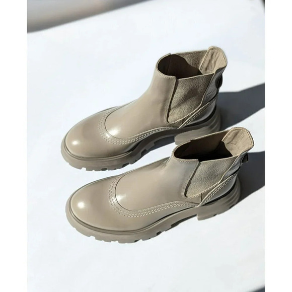 Alexander McQueen Women's Leather Chelsea Boots Size 38.5 C (MSRP $990) - Picture 5 of 12